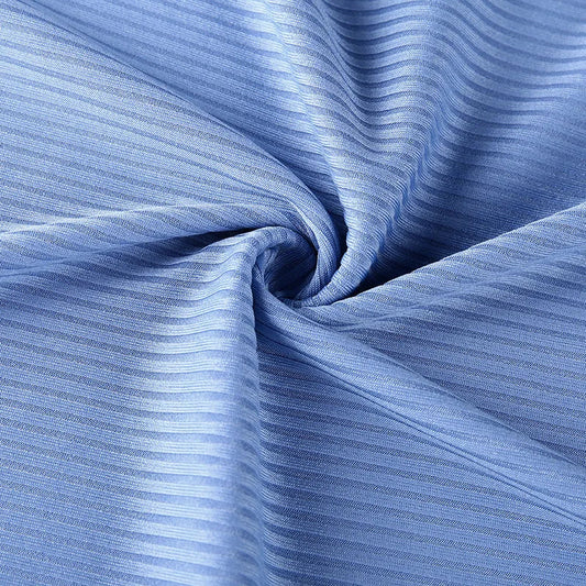 Tecido azul com textura listrada, ideal para entender como avaliar produtos online