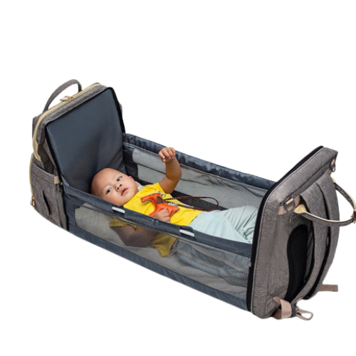 Coleção de moda infantil bebê com itens confortáveis e práticos, incluindo roupinhas e acessórios para recém-nascidos.