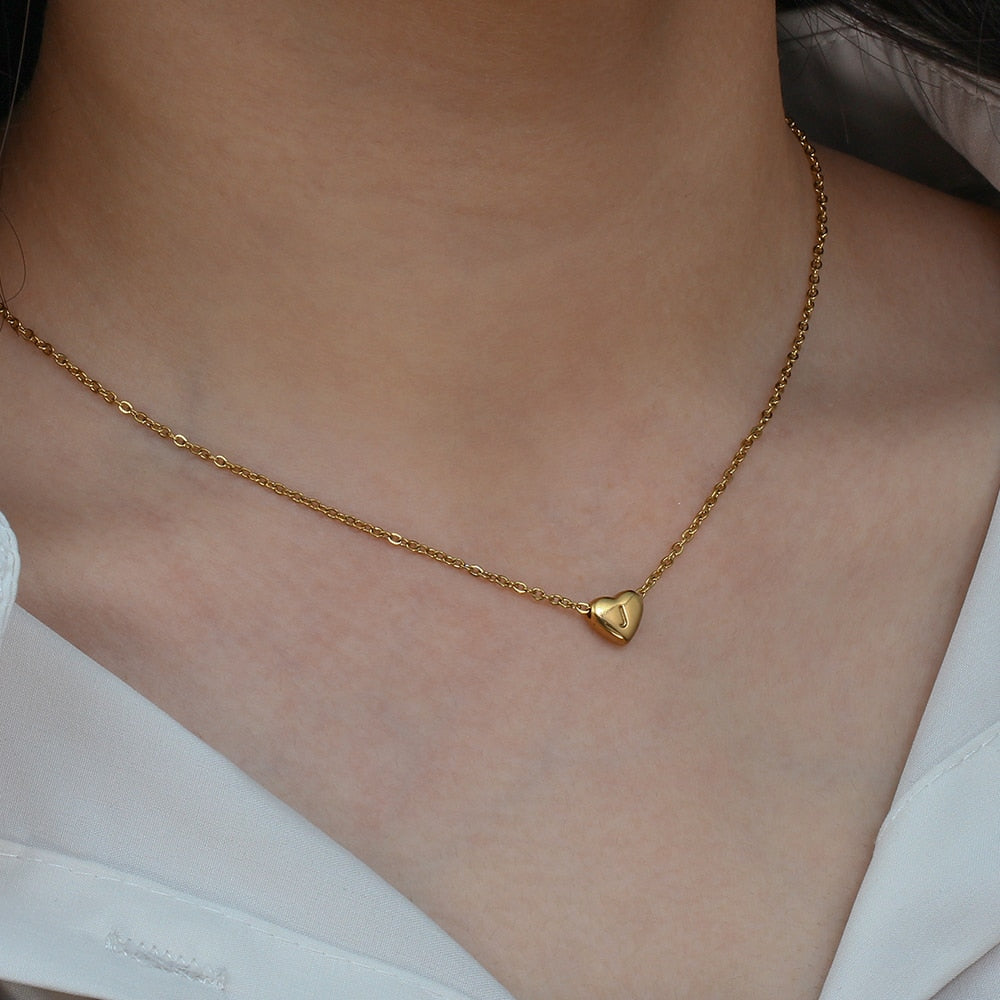Colar Minimalista Feminino Pequeno Com Inicial Amor Jóias Aço Inoxidável Banhado a Ouro 18k Mini Colar com Pingente de Carta em Forma de Coração E.B.belle