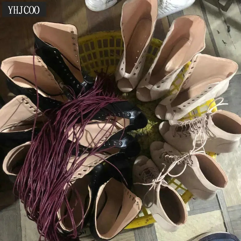 Botas Peep Toe Femininas em Tela e Salto Alto