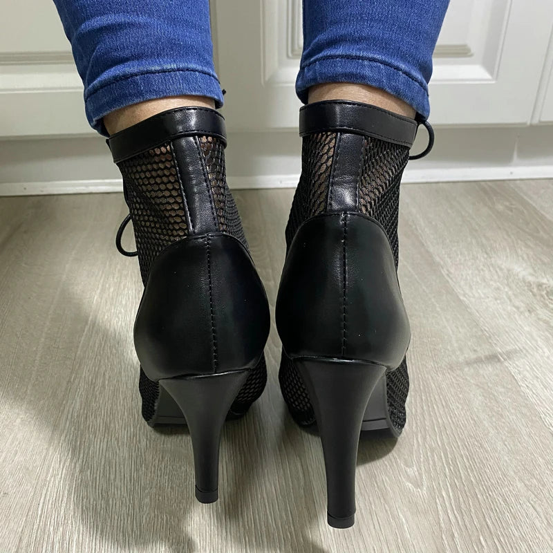 Botas Peep Toe Femininas em Tela e Salto Alto