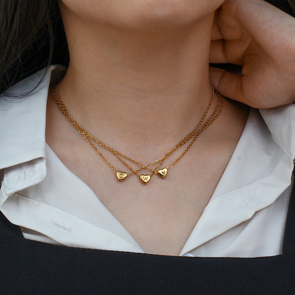 Colar Minimalista Feminino Pequeno Com Inicial Amor Jóias Aço Inoxidável Banhado a Ouro 18k Mini Colar com Pingente de Carta em Forma de Coração E.B.belle