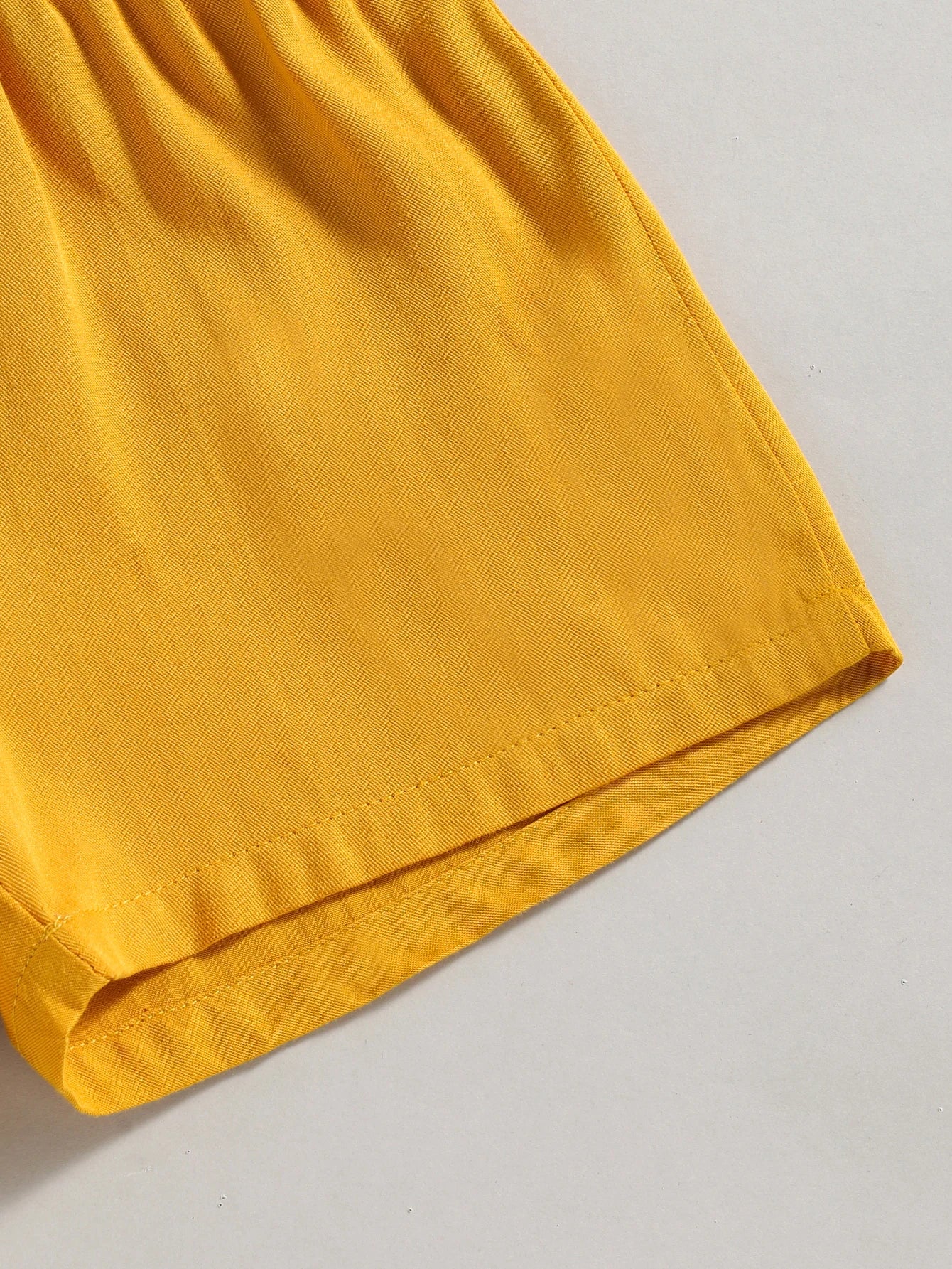 Conjunto infantil de menina, duas peças, primavera/verão, casua,l sem mangas, gola boneca, top com shorts amarelo