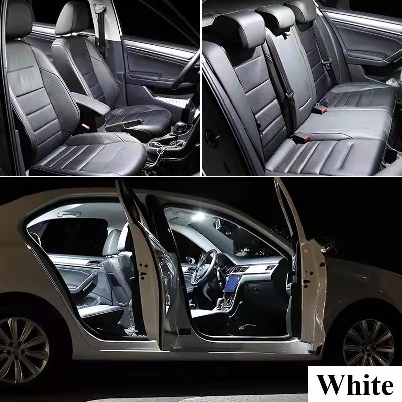 Luz LED interior Honda CRV iluminando o interior de um carro com bancos de couro escuro