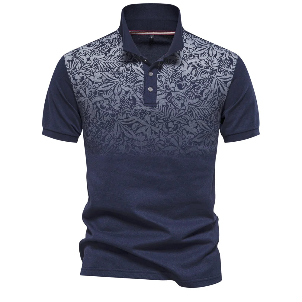 Camisa polo masculina gradiente azul com estampa floral elegante e detalhes em vermelho