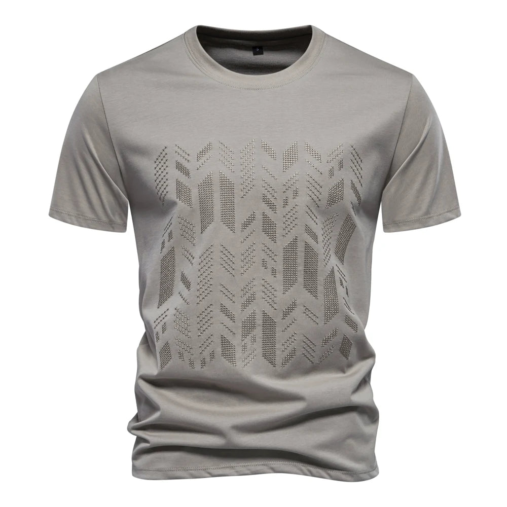 Camiseta manga curta homem AIOPESON em tom claro com estampa geométrica moderna