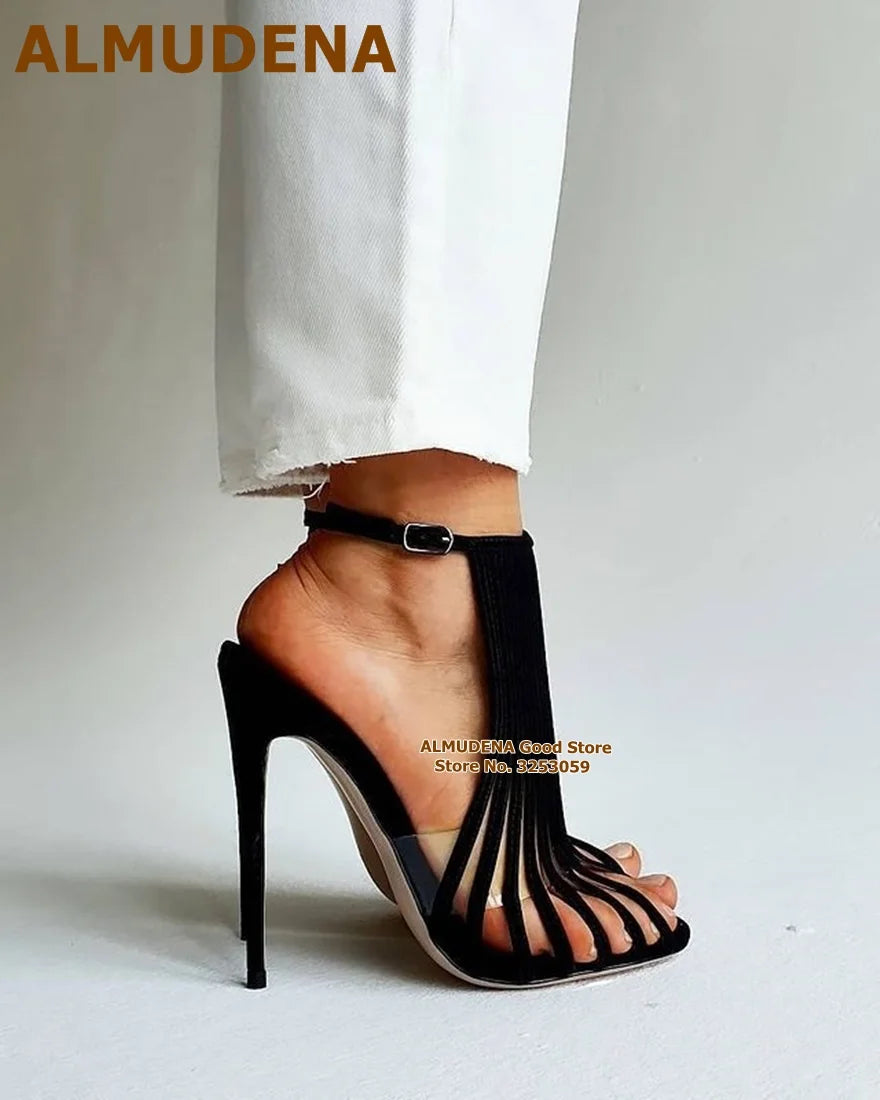 Sapatos femininos com tiras verticais em preto, estilo elegante e salto alto, ideal para eventos formais