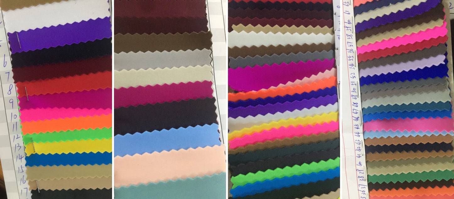Mostruário de cores variado para sapatos femininos com tiras verticais, apresentando diversas opções de tons e texturas