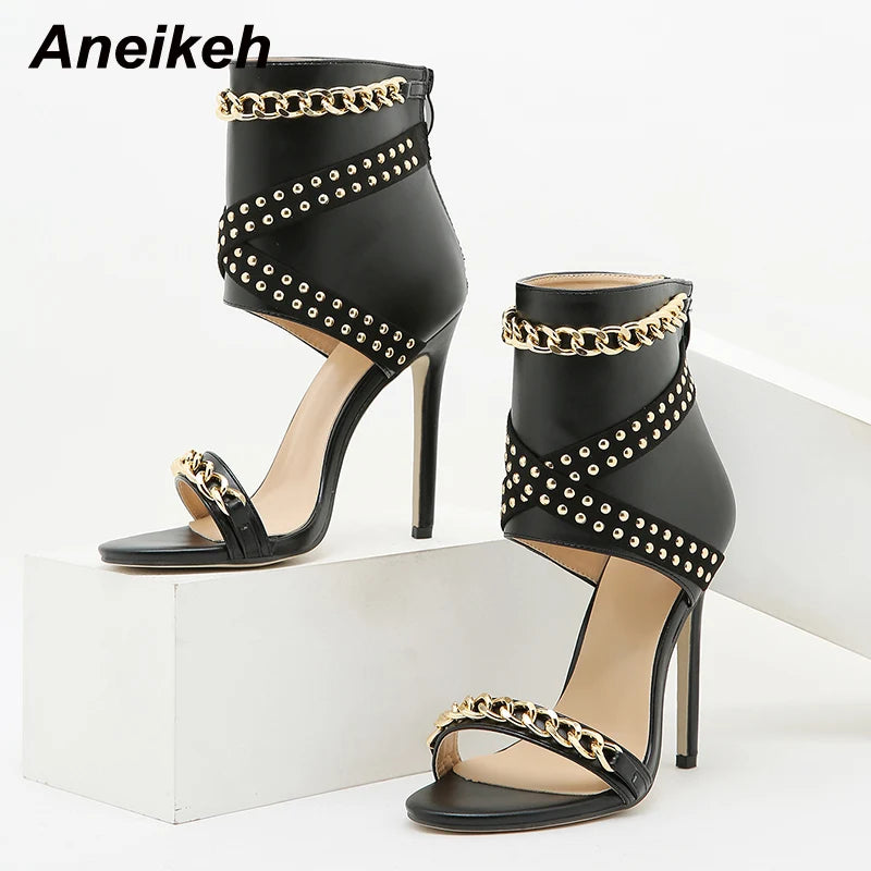 Sandália feminina ANEIKEH preta com detalhes em corrente, ideal como botas gladiador salto alto