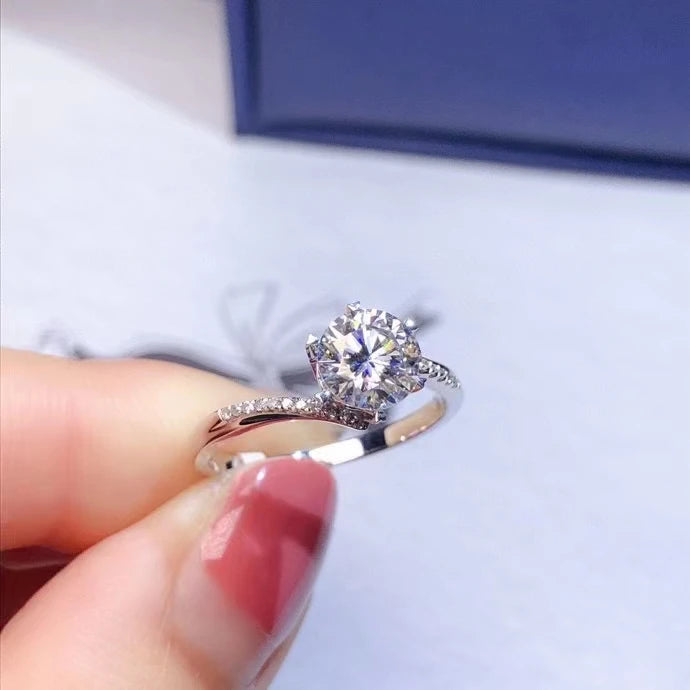 Anel de ouro branco 18K da COLIFELOVE com pedra principal brilhante e design elegante
