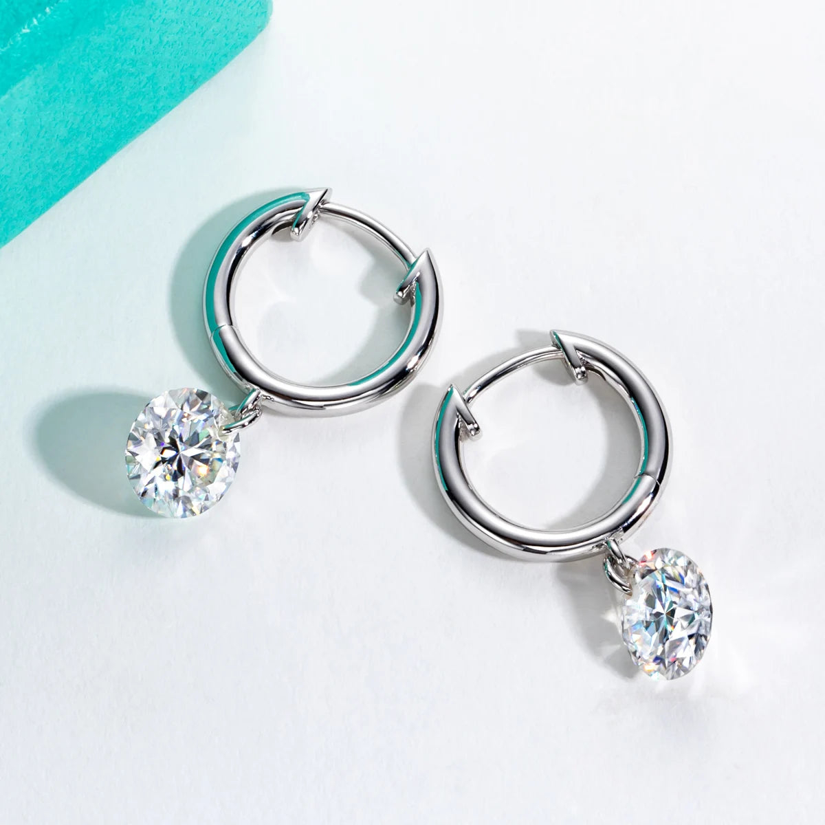 Brincos de argola com diamante da Anu JEWEL, elegantes e modernos para qualquer ocasião