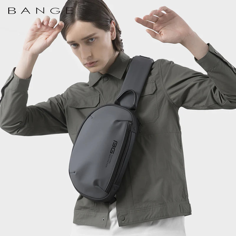 Bolsa masculina transversal BANGE em design moderno e prático, ideal para uso diário.