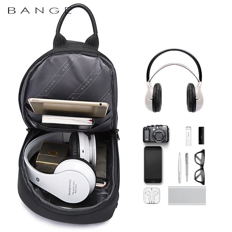 Bolsa masculina transversal BANGE com design moderno e compartimentos organizados para acessórios tecnológicos