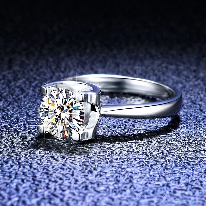 Conjunto de joias femininas moissanite com anel prateado e design elegante
