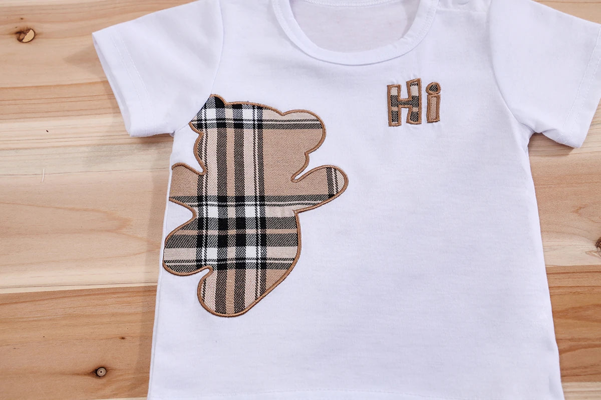 Conjunto IURNXB roupa infantil menino estampa divertida camiseta branca com aplique ursinho xadrez e bordado Hi