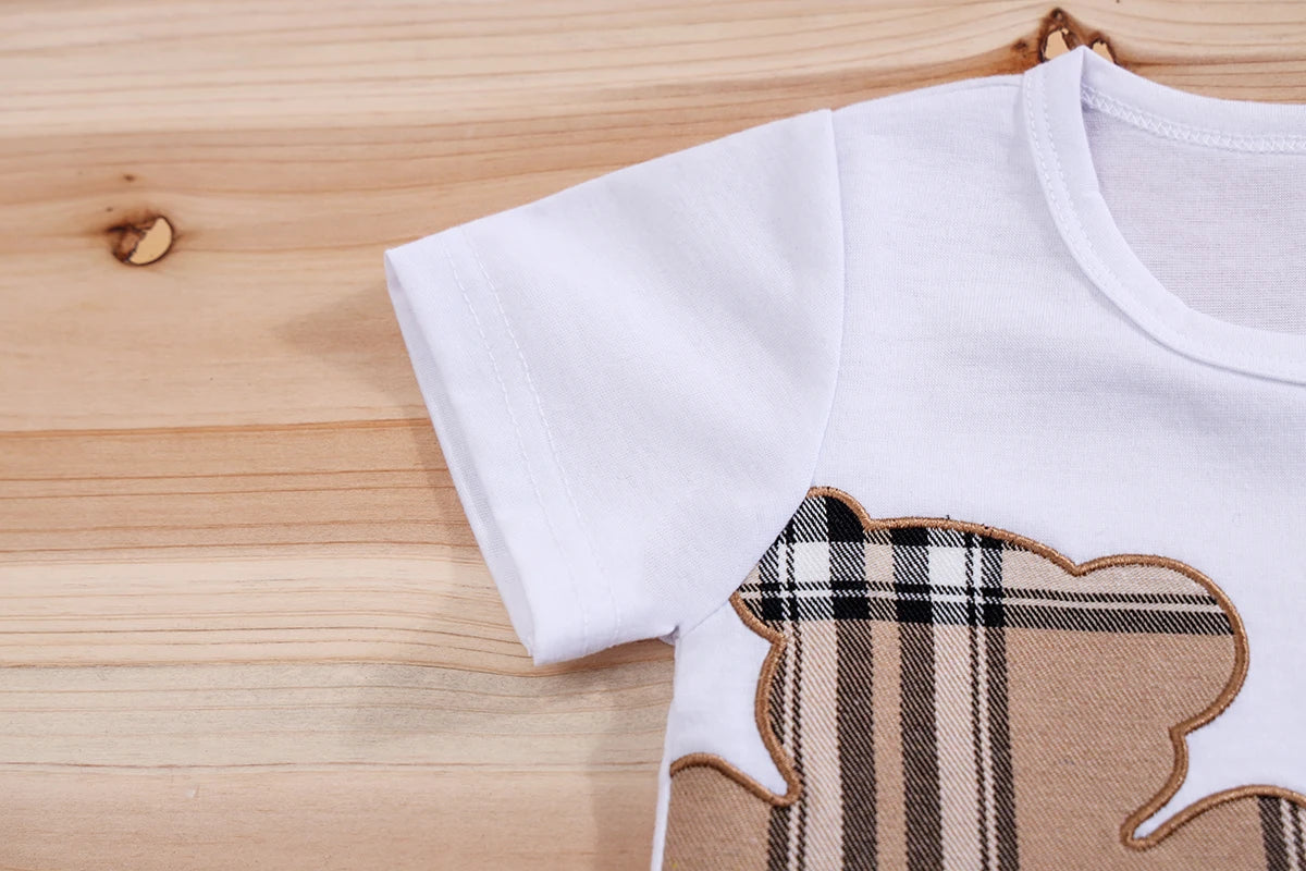 Conjunto IURNXB camiseta branca com aplique ursinho xadrez marrom em tecido algodao roupa infantil menino estampa divertida