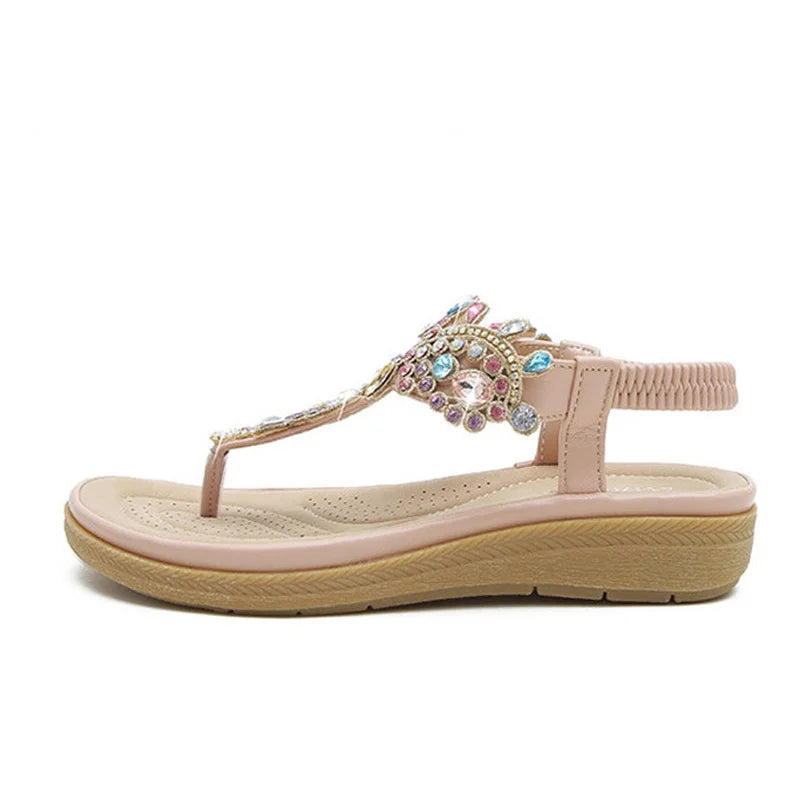 Sandálias femininas BEYARNE com chinelo plataforma cristal destacando detalhes em pedras coloridas