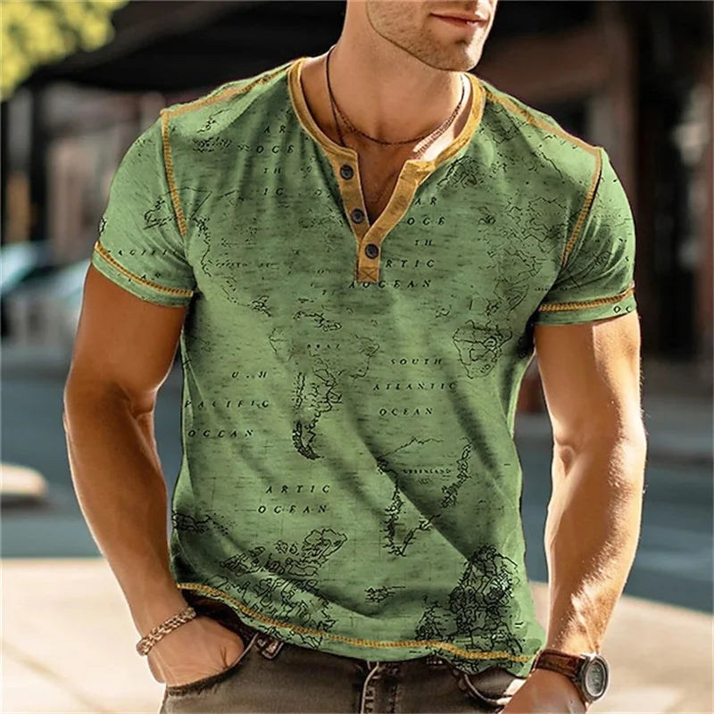 Camiseta masculina extragrande da YEAE com estampa de mapa em tons de verde e detalhes em amarelo