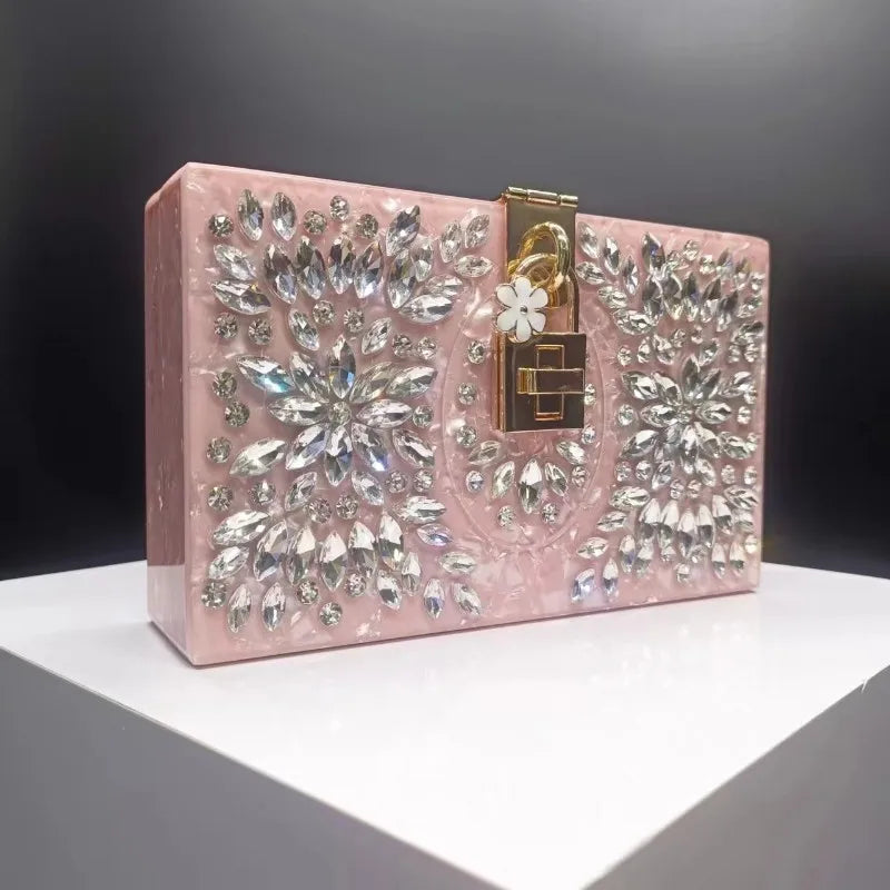Bolsa clutch casamento da CIHVAH em rosa com detalhes em strass brilhantes e fecho elegante