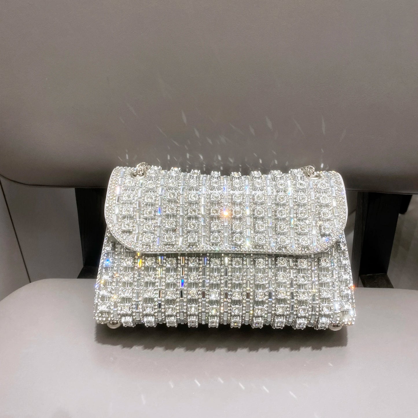 Bolsa de noite com strass brilhante, perfeita para eventos noturnos e festas elegantes