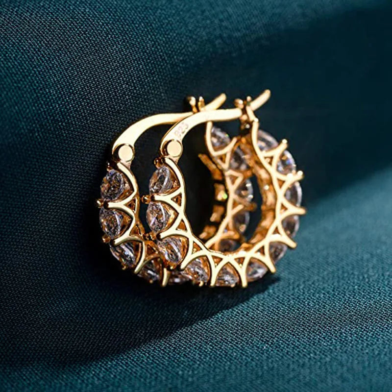 Brincos de argola moissanite dourados com design elegante e pedras brilhantes para luxo diário
