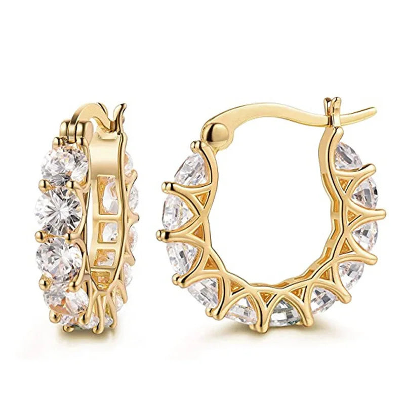 Brincos de argola moissanite em ouro com pedras brilhantes para um estilo elegante