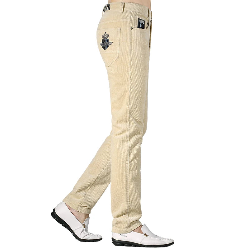 Calça masculina inverno veludo da BRUCE & SHARK em tom claro para conforto e estilo no frio