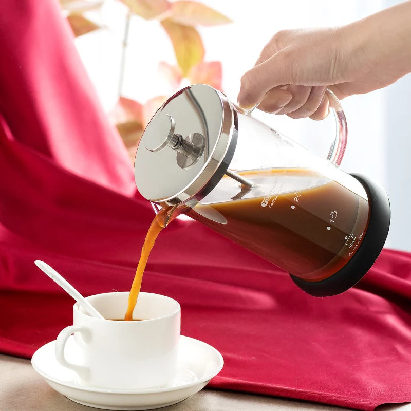 Prensa francesa de café GIANXI em vidro resistente, servindo café fresco em uma xícara branca