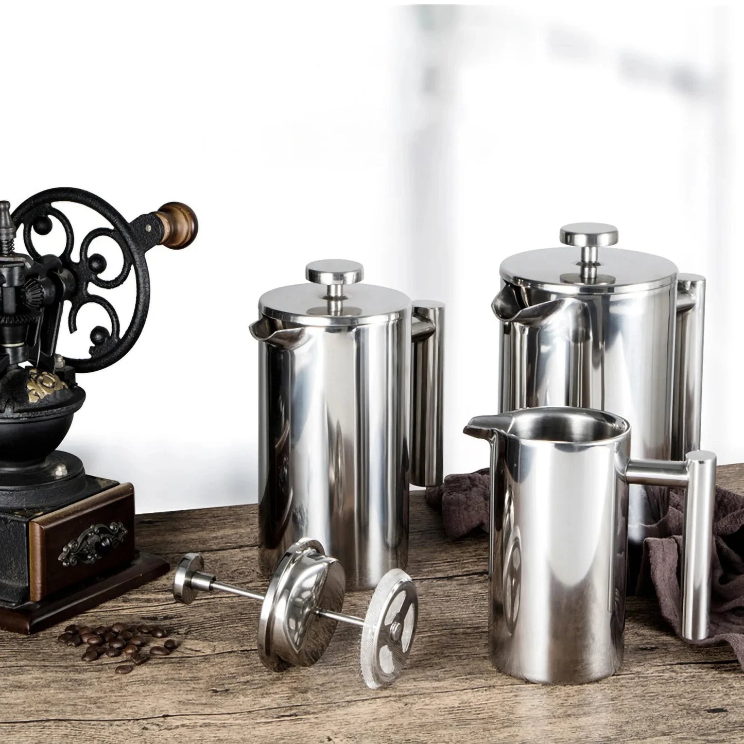 Cafeteira parede dupla isolada da HOMEGEEK, ideal para preparar café com estilo e praticidade