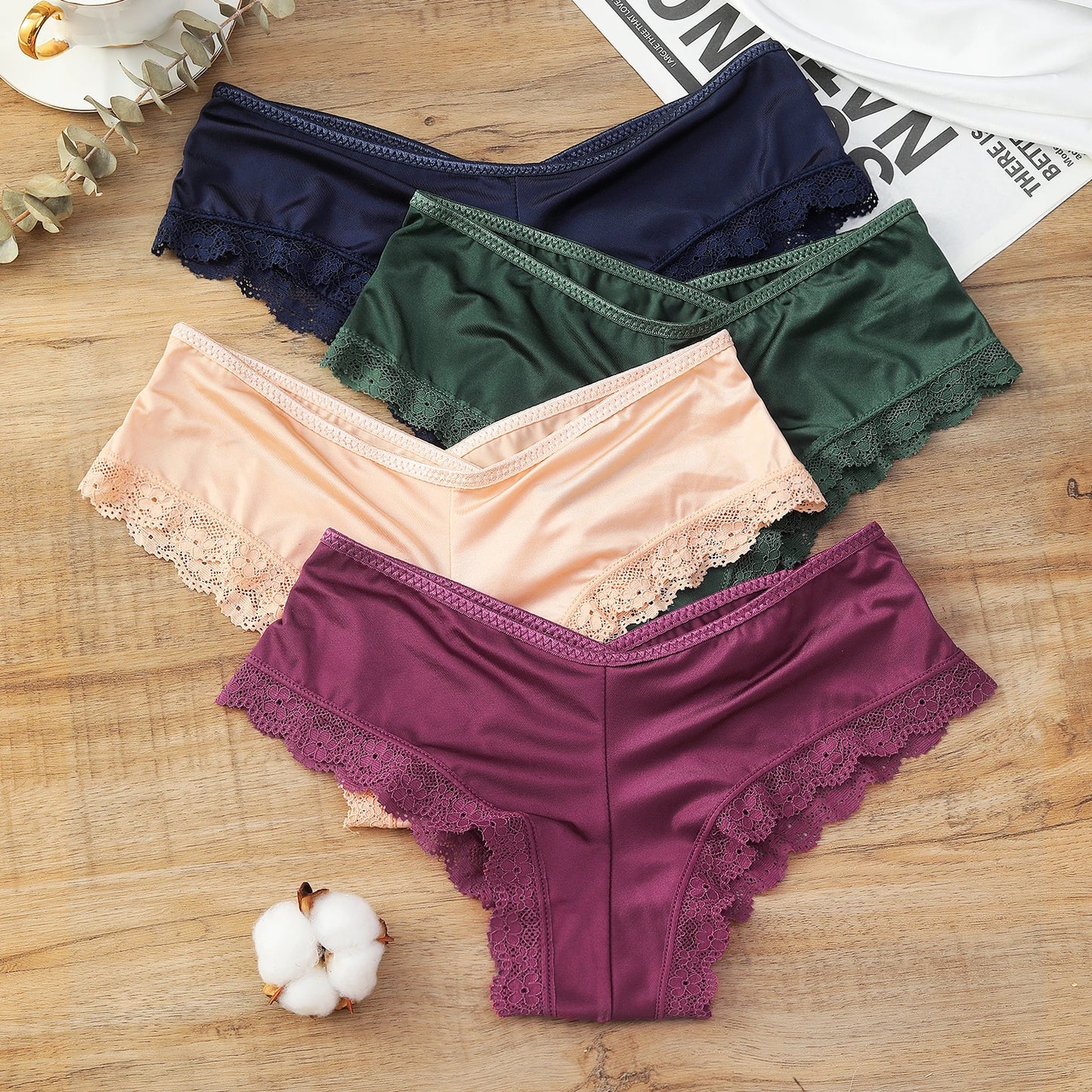 Conjunto de calcinhas femininas de renda feminina em várias cores: verde, azul, rosa e roxo