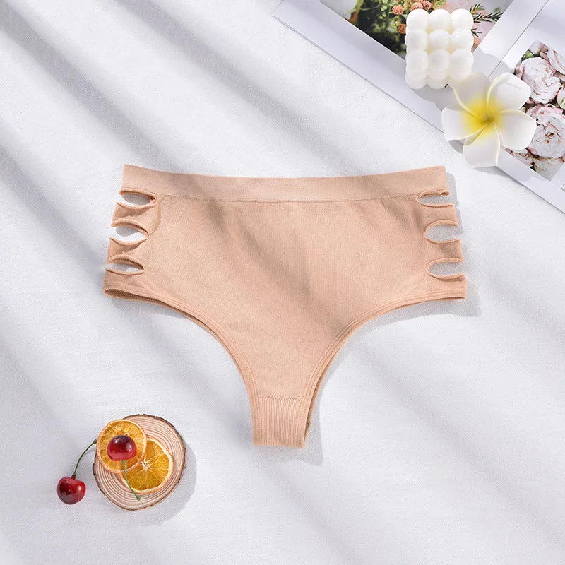 Calcinha feminina cintura alta com detalhes em recortes laterais em tom nude
