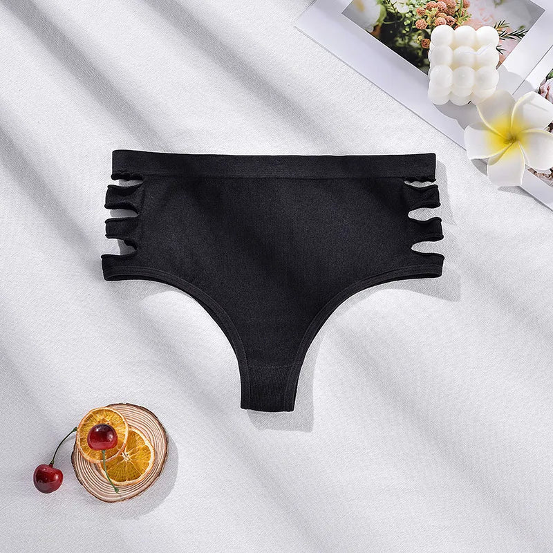 Calcinha feminina cintura alta preta com detalhes recortados e design elegante