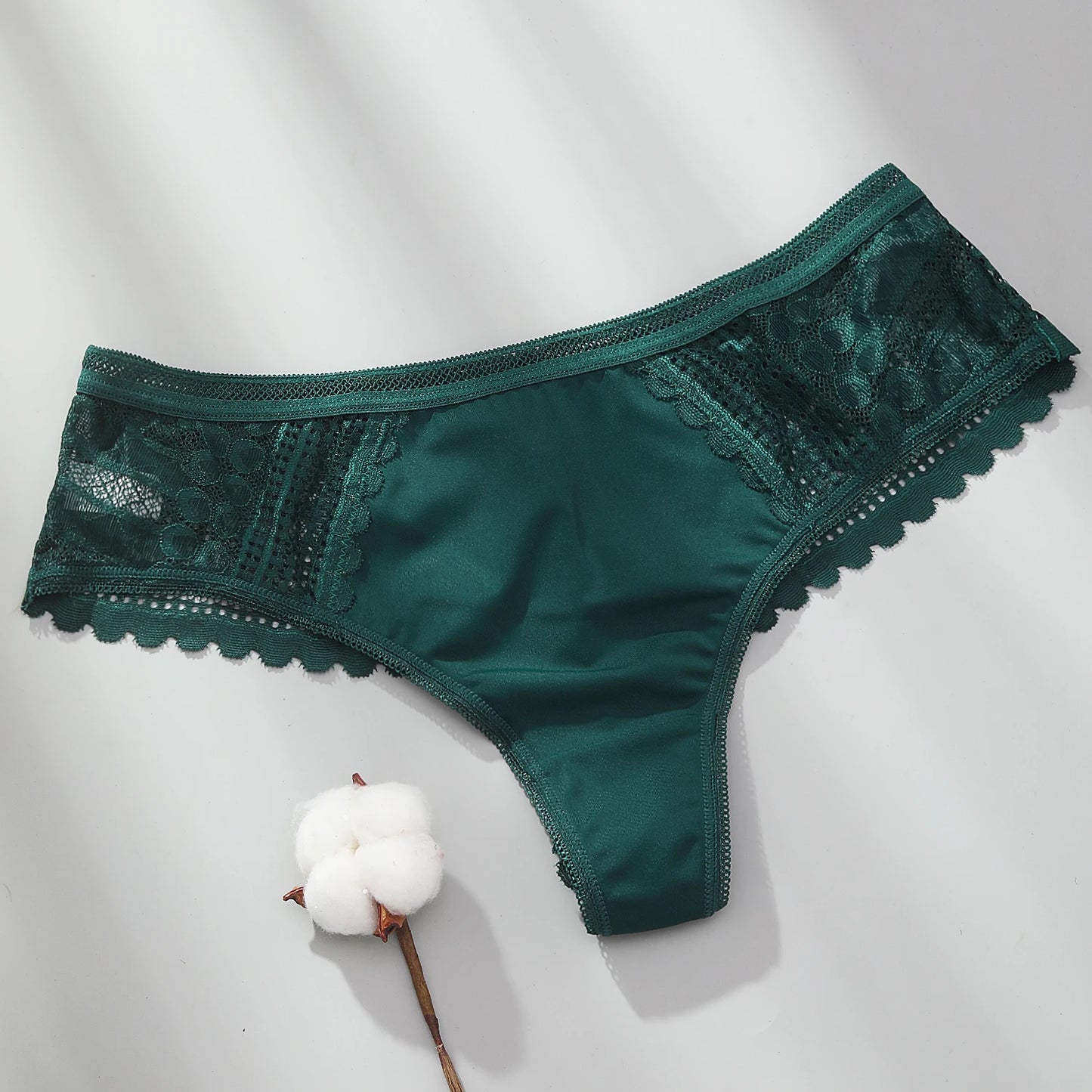 Calcinha feminina renda verde com detalhes em renda, ideal para conforto e estilo no dia a dia