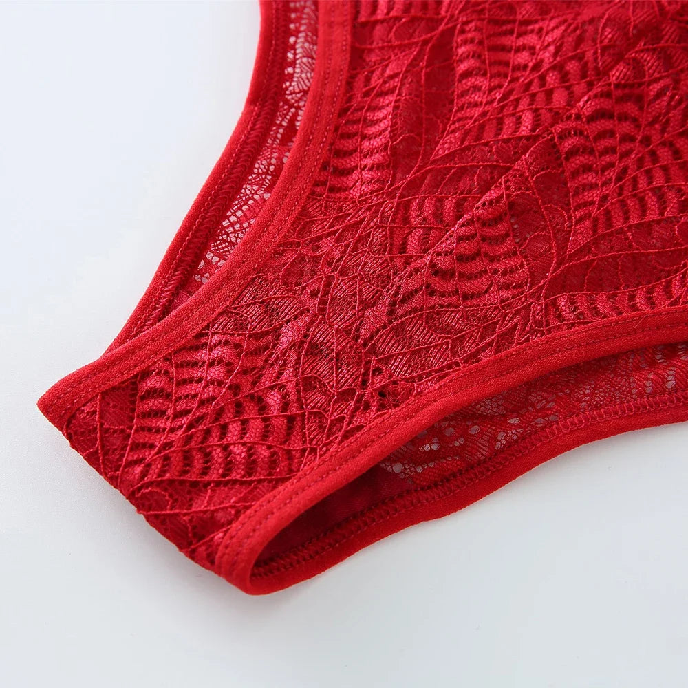 Calcinha feminina rendada vermelha com detalhes em renda, ideal para conforto e estilo.