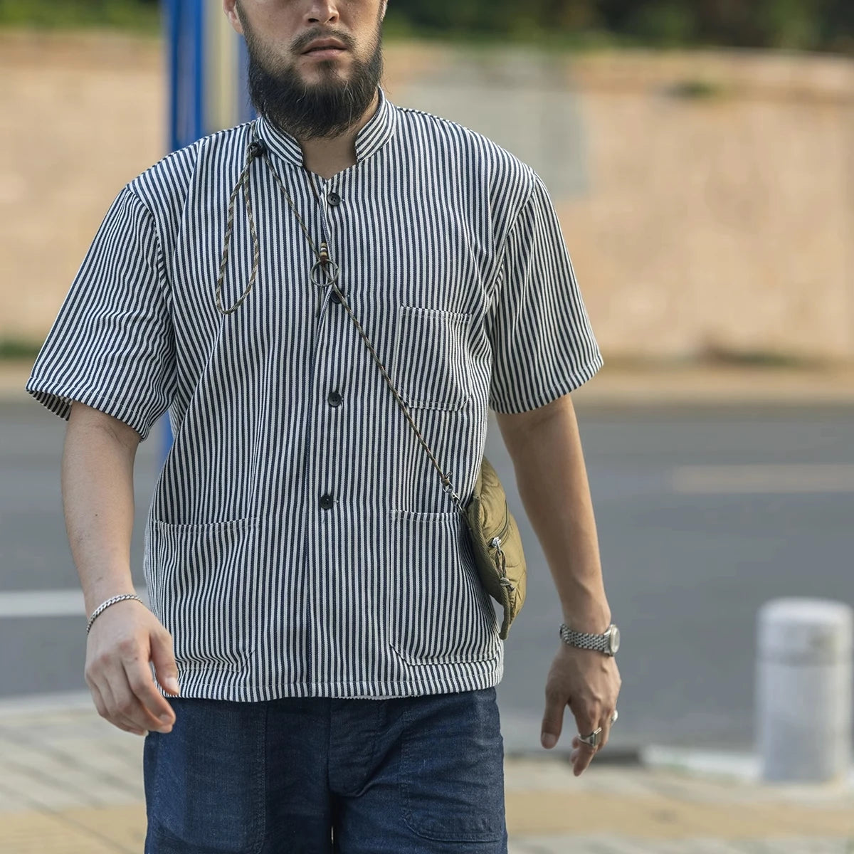 Camisa sem gola masculina TURBOSAN em listras, manga curta, ideal para looks casuais e confortáveis