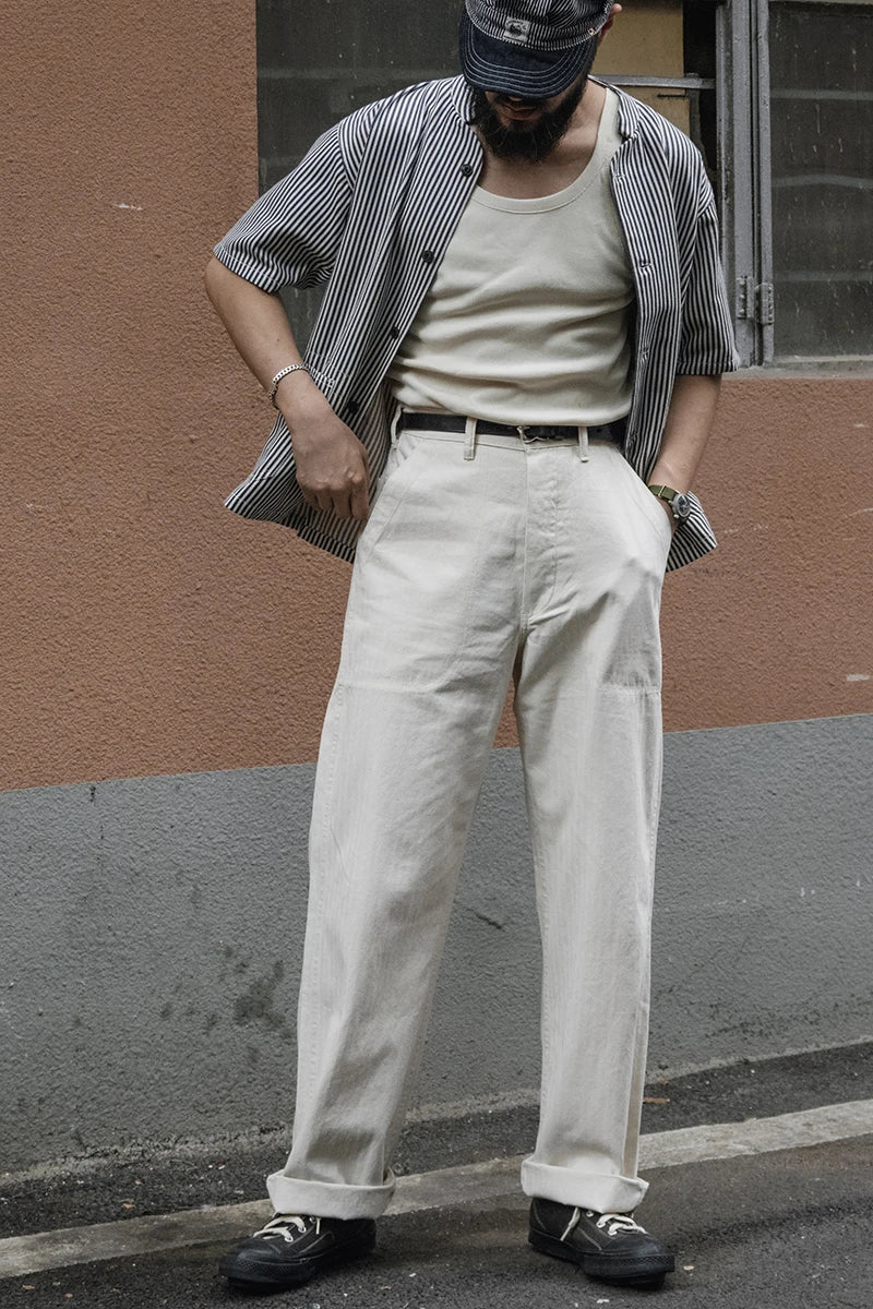 Camisa sem gola masculina TURBOSAN em listras pretas e brancas, perfeita para um look casual e elegante.