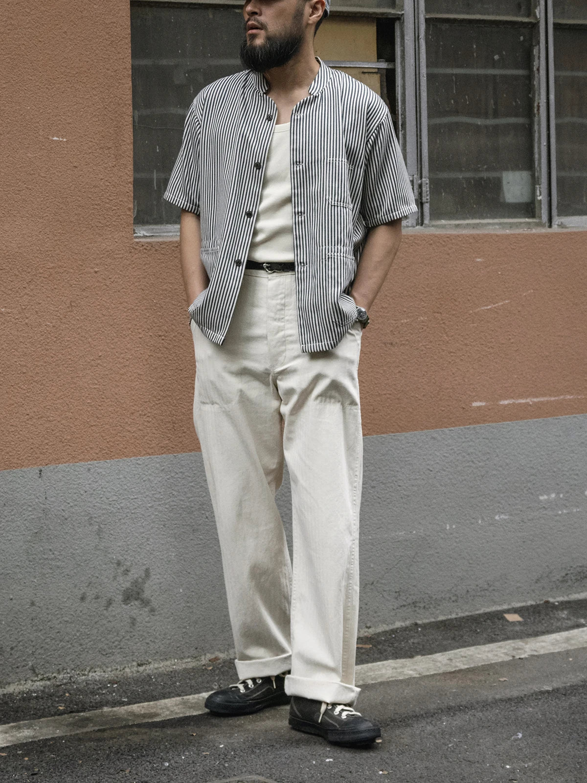Camisa sem gola masculina TURBOSAN em listras, confortável e estilosa, ideal para looks casuais.