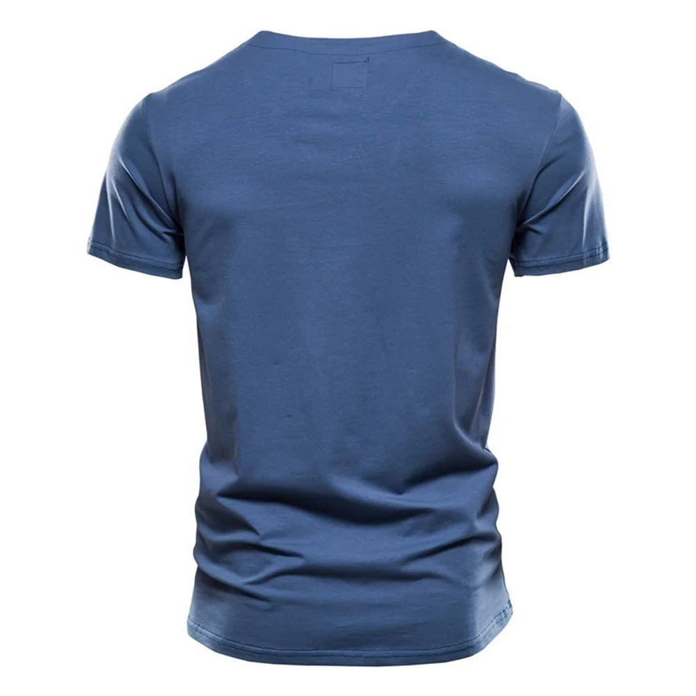 Camiseta casual masculina AIOPESON na cor azul com design simples e ajuste clássico nas costas