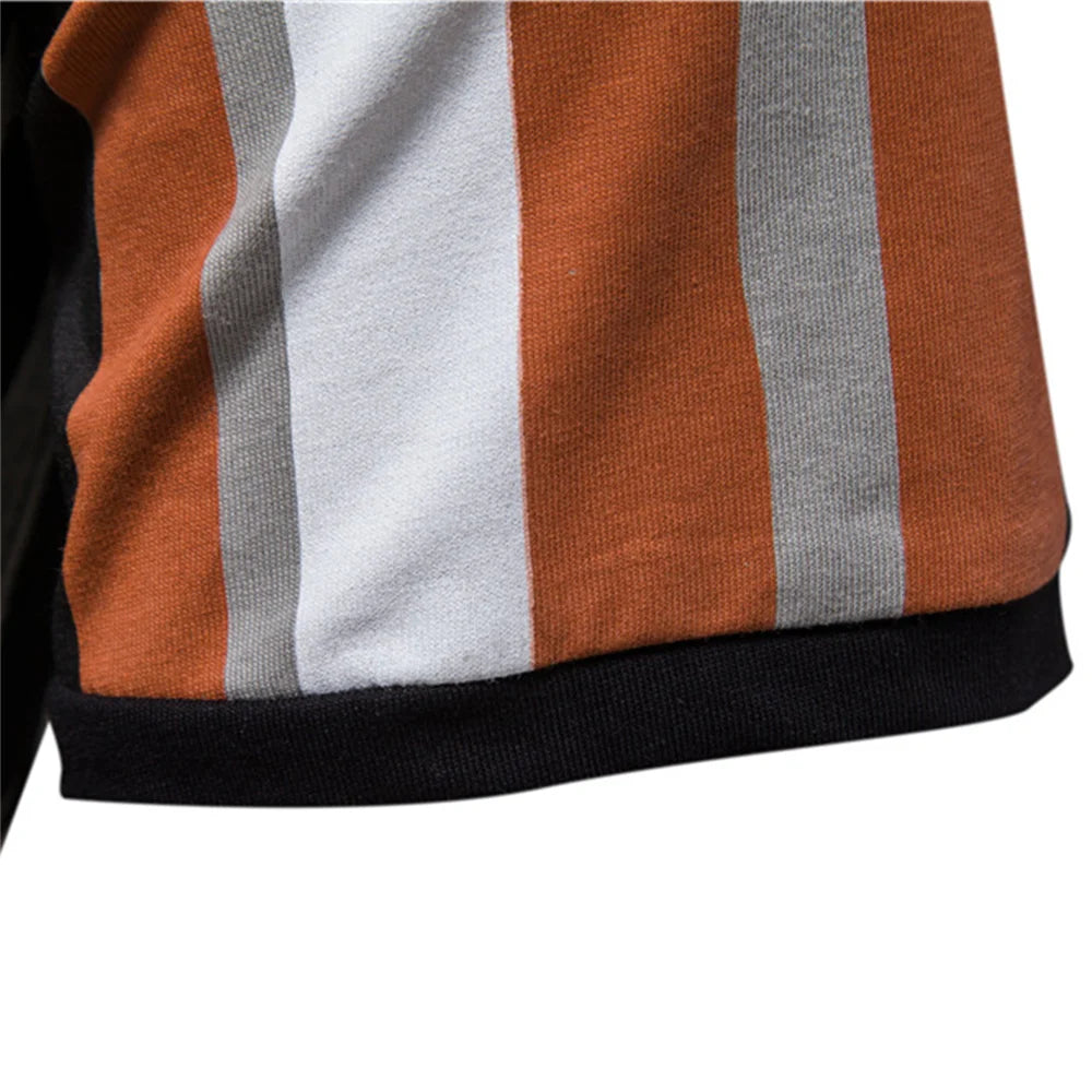Camiseta masculina streetwear com design em listras horizontais em tons de marrom e cinza