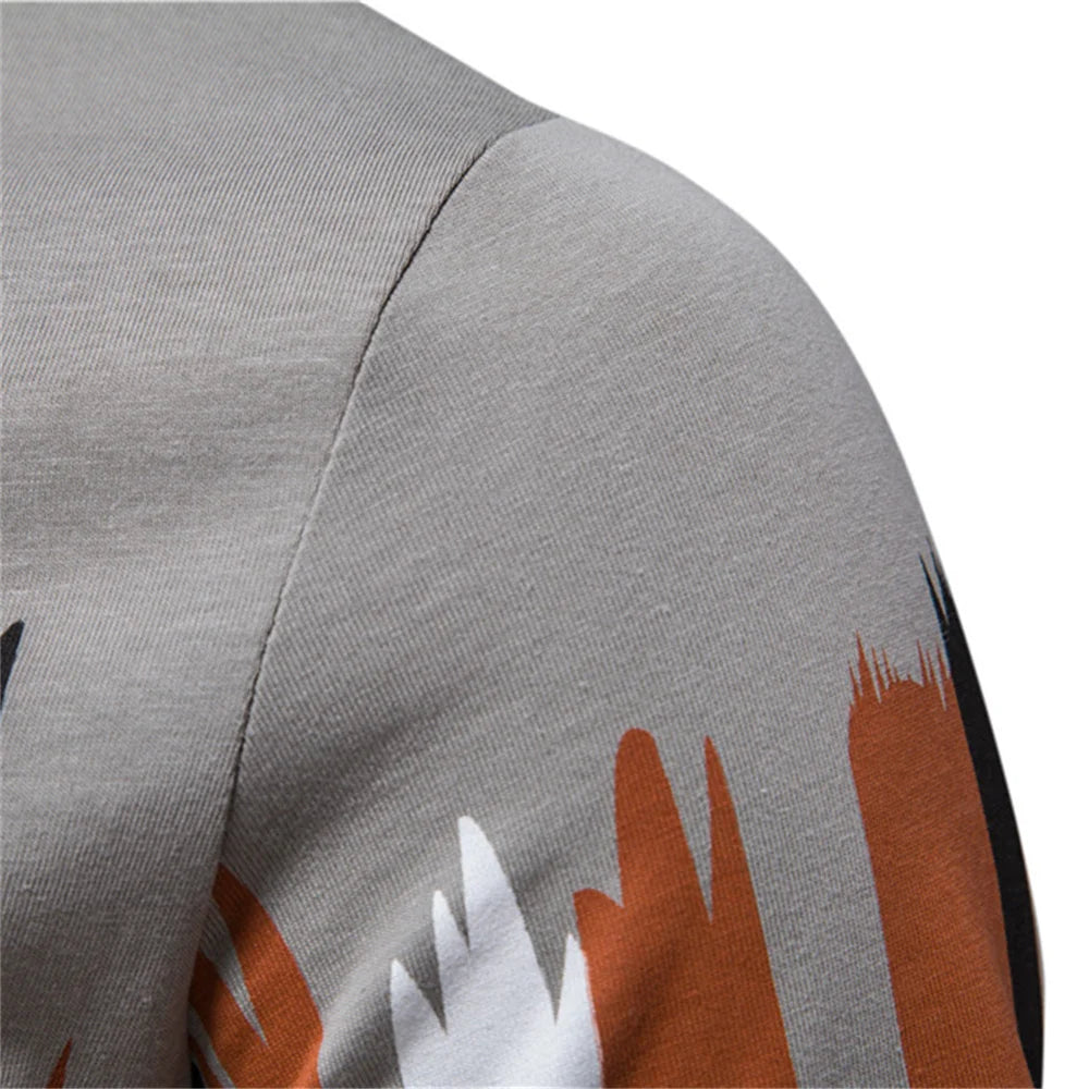 Detalhe da camiseta masculina streetwear AIOPESON com estampa moderna em tons variados