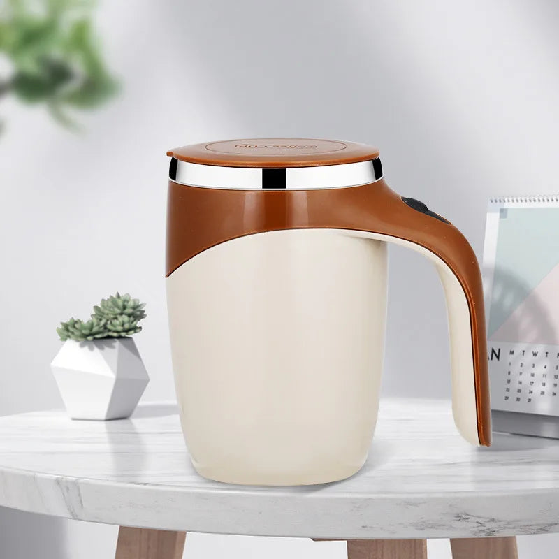 Caneca elétrica de café em duas cores com tampa, ideal para agitação automática de bebidas quentes