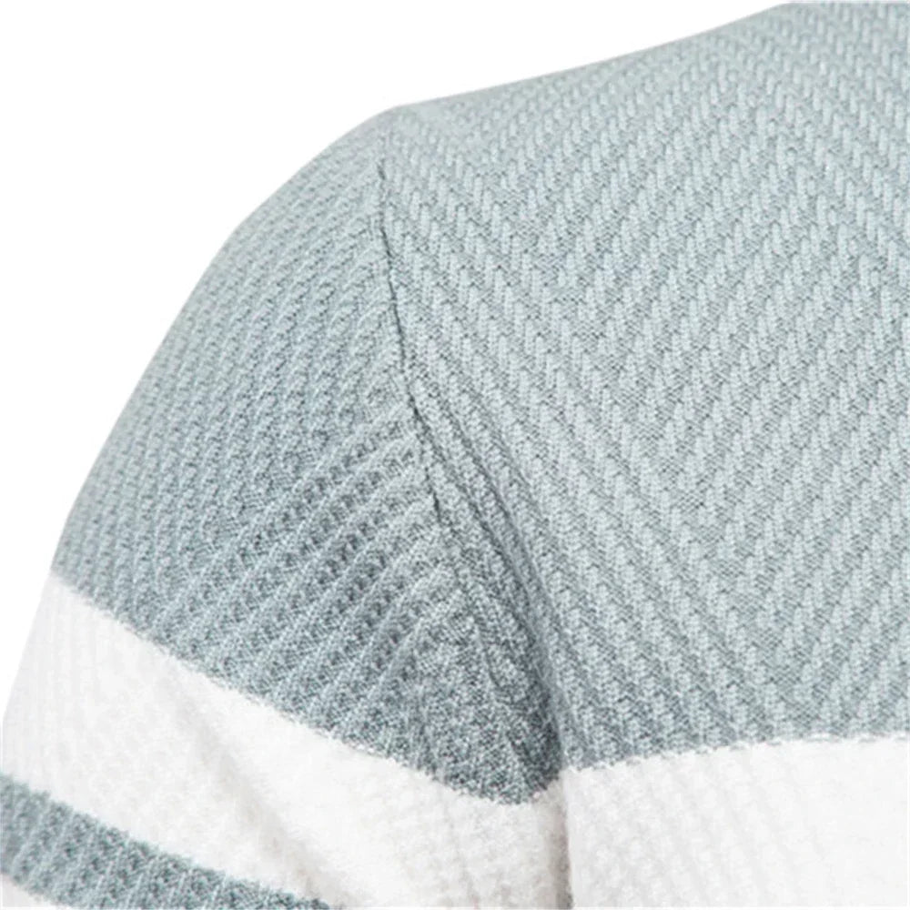 Detalhe do casaco suéter masculino quente LONSDALE em cinza com padrão texturizado elegante