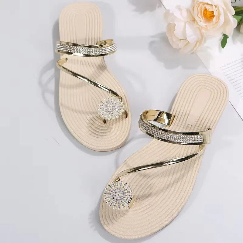 Chinelos planos femininos da YBQJOO com detalhes em strass e design elegante para uso casual
