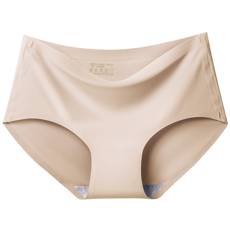 Conjunto de calcinhas seda em tom nude com design confortável e discreto para uso diário