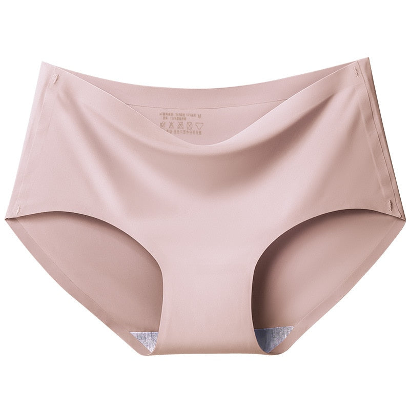 Conjunto de calcinhas seda em tom nude, confortável e elegante para uso diário