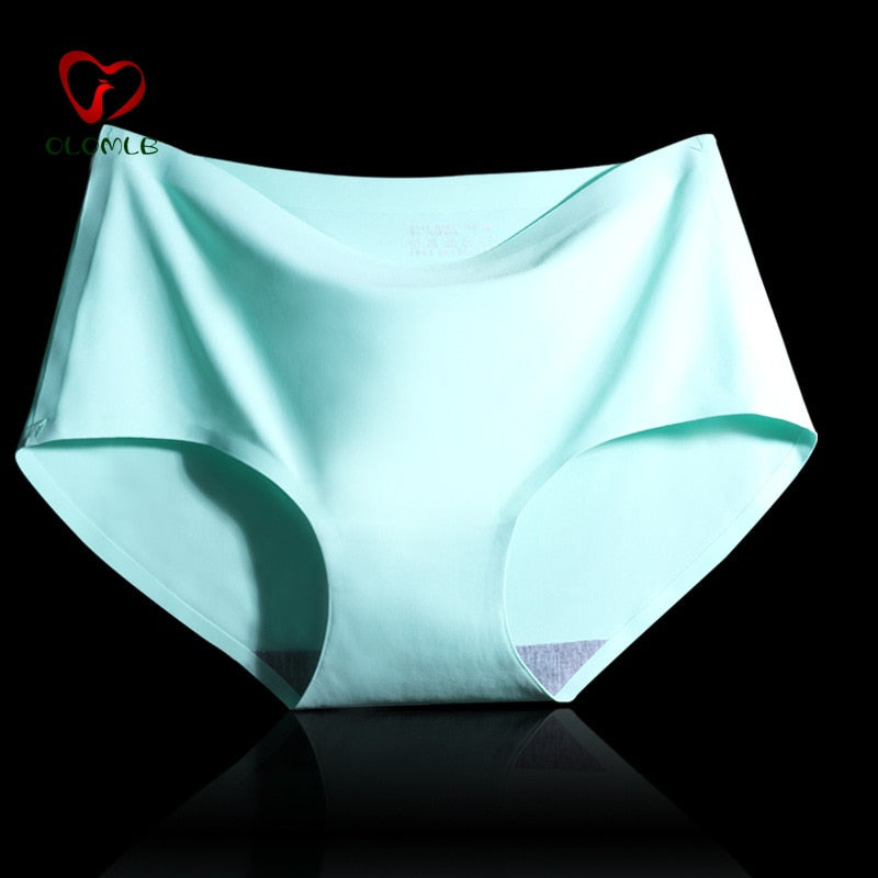 Conjunto de calcinhas seda em verde claro, confortável e elegante para uso diário