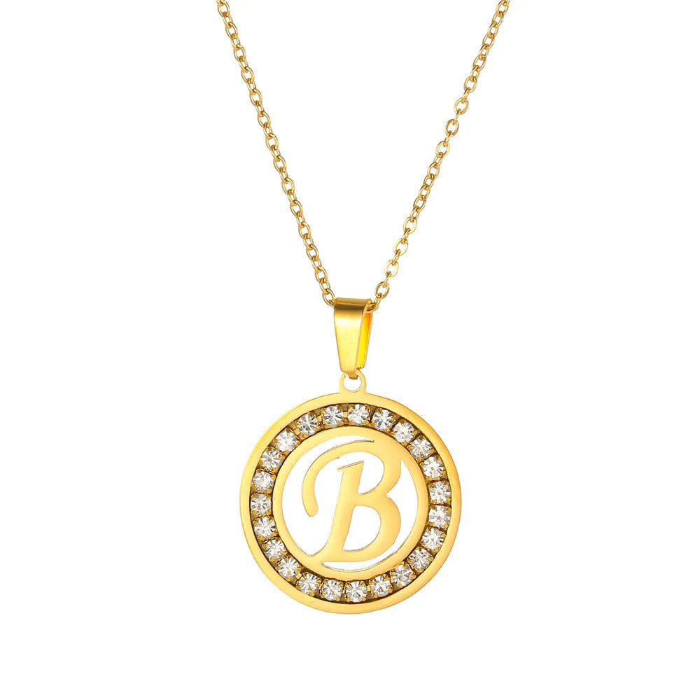 Colar charme feminino personalizado em ouro com pendant cravejado de strass e letra B