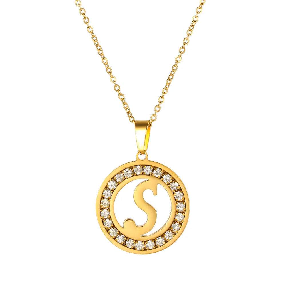 Colar charme feminino personalizado com pingente dourado enfeitado com strass brilhantes