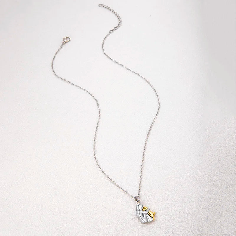 Colar feminino com pingente de cachorro em prata, ideal para amantes de animais e estilo delicado