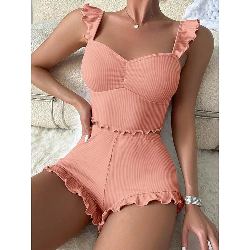 Conjunto de pijama feminino em tom pêssego com babados e ajuste confortável